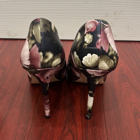 Charles David Pact Pump Blush Roses Heels 9.5M - Picture 6 of 11